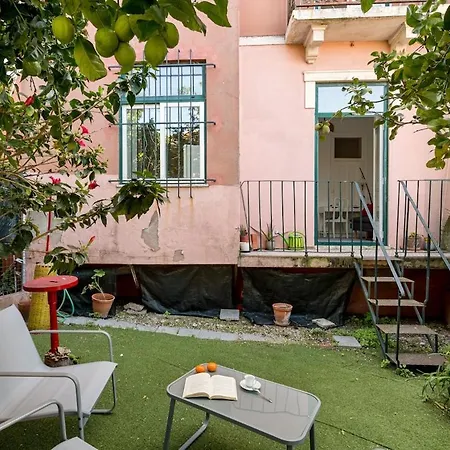 Апартаменты T1 With A Garden In The Heart Of *